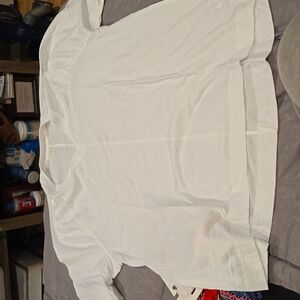 ❤️10/$40 nwot zella white v neck T-shirt